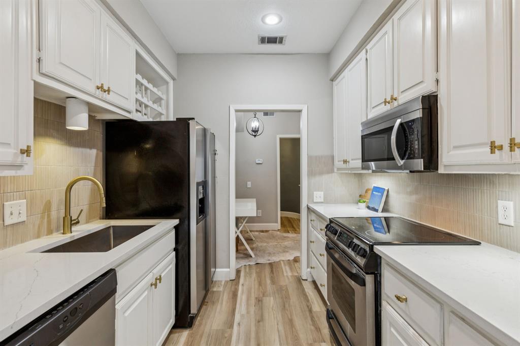 Travis Twnhms 4242 - Residential