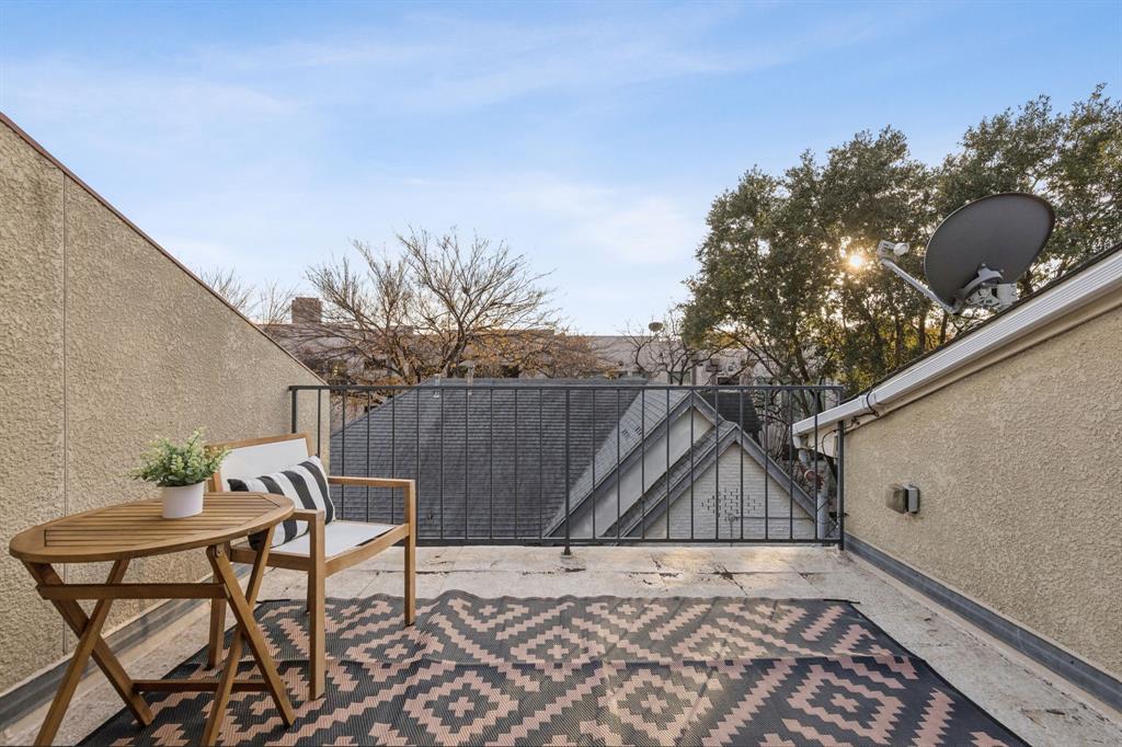 Travis Twnhms 4242 - Residential