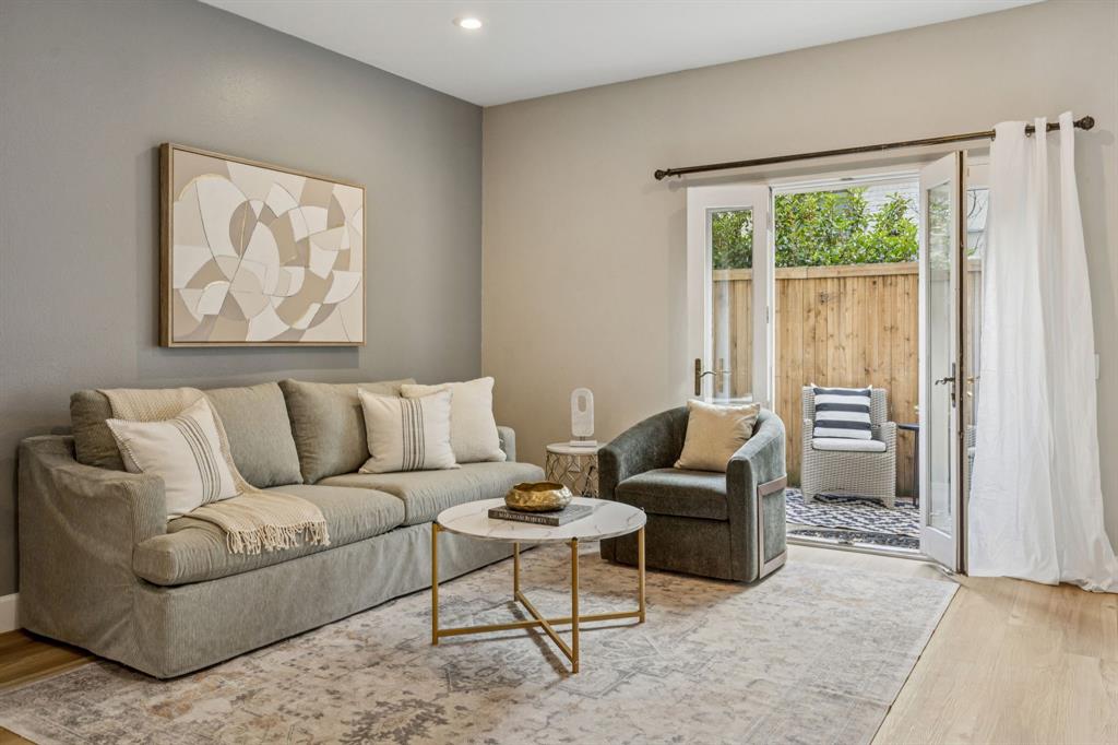 Travis Twnhms 4242 - Residential