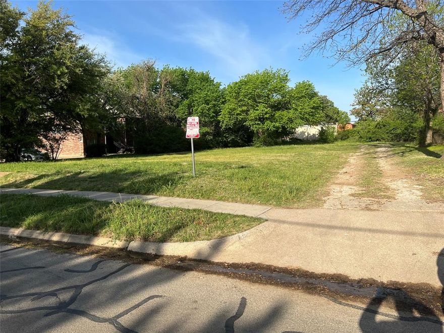 Prime property located next to the University of North Texas. Great place to build an apartment complex. Lot has already been cleared and is ready to go. Lot to be sold along with the lot across the street at 406 Fry.