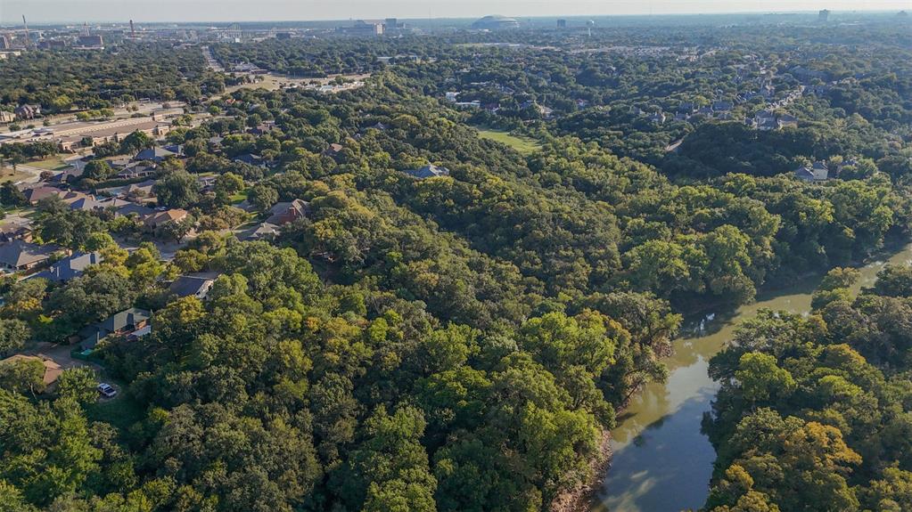 L Barned #113 & M Coleman Surv - Land