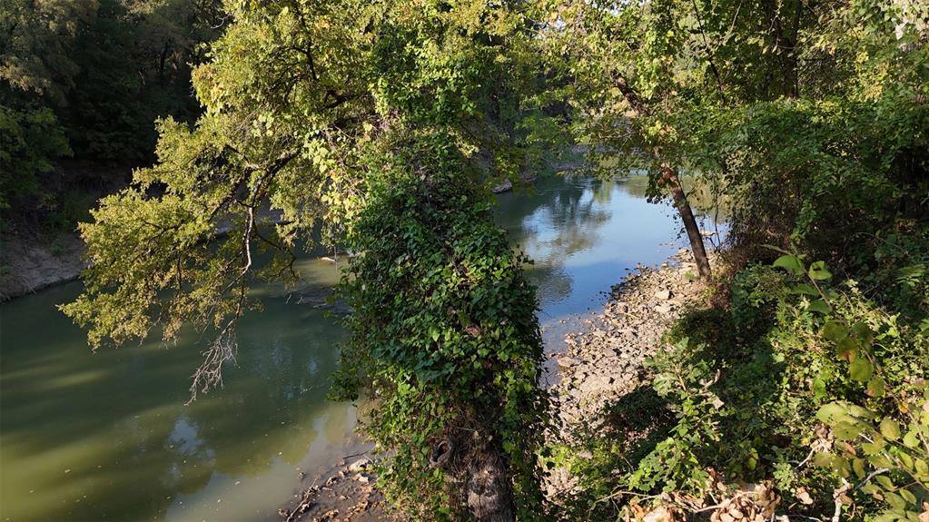 L Barned #113 & M Coleman Surv - Land