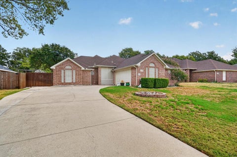 Photo of 816 Linda Drive, Joshua, TX 76058 (MLS # 21389360)