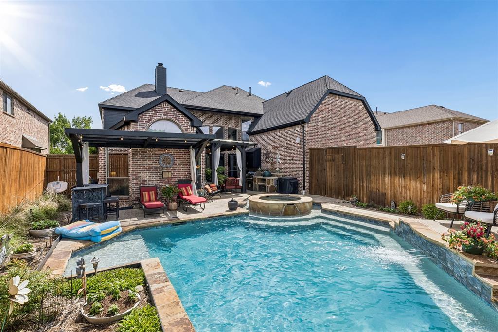5016 Apache Circle