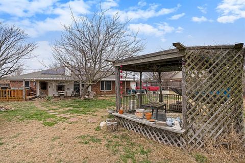 A home in Crowley