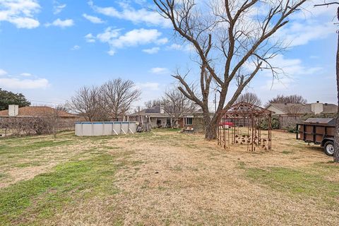 A home in Crowley