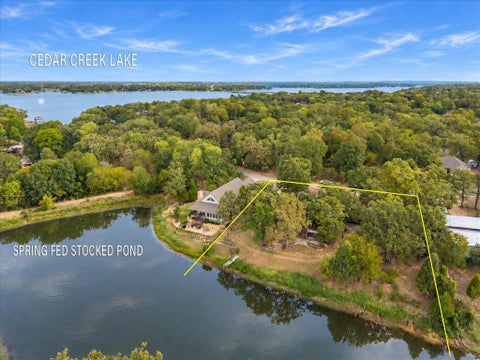 Photo of 5650 Point Lavista Vis, Malakoff, TX 75148 (MLS # 21394173)