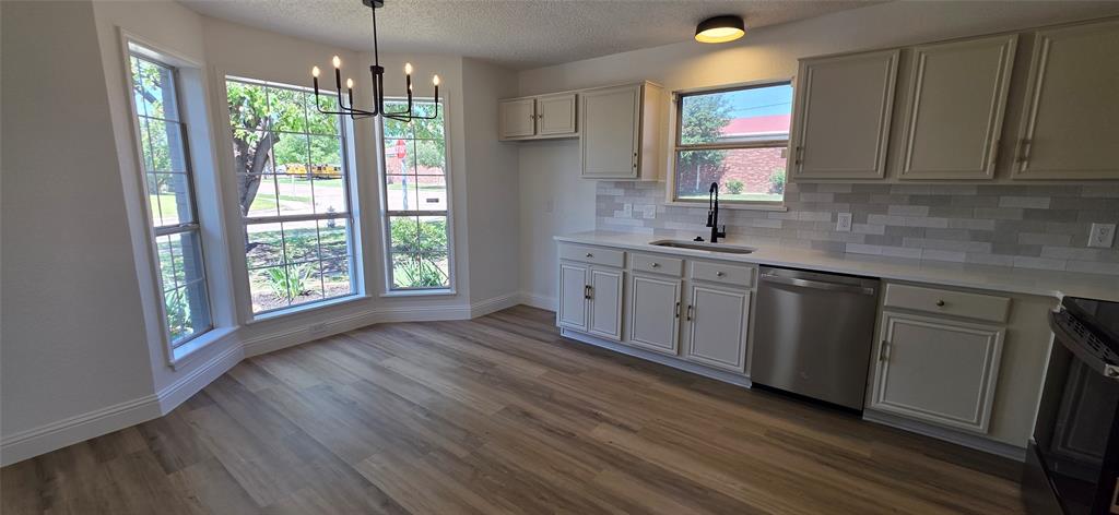 8194 Waterside Trail