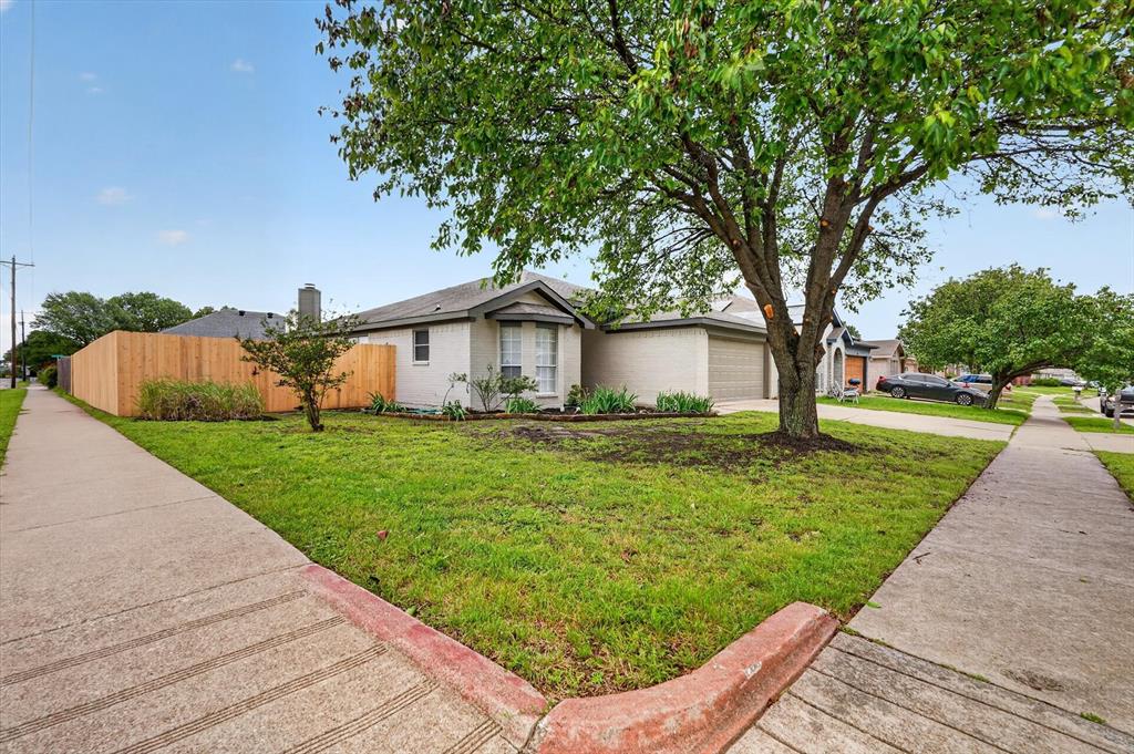 8194 Waterside Trail