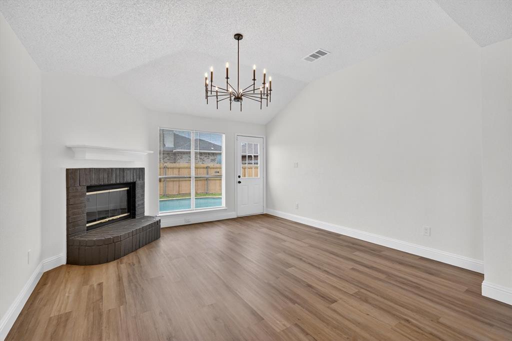 8194 Waterside Trail