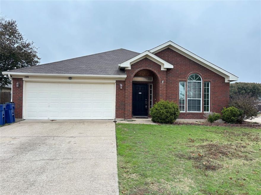 Well-located single-story home in the established Alsbury Estates community, situated on a corner lot with a functional and open layout. The split-bedroom floor plan offers added privacy, while the main living area features a fireplace and flexible space for everyday living or entertaining. The kitchen includes a breakfast bar and eat-in area, flowing easily into the living space. Outside, enjoy a covered patio and extended outdoor area with additional storage space. Conveniently located near shopping, parks, schools, and major roadways.