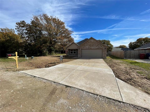 Photo of 721 HILLBURN DR, West Tawakoni, TX 75474 (MLS # 21372107)