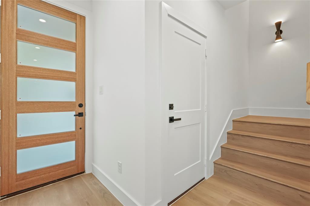 Lincoln Manor - Residential