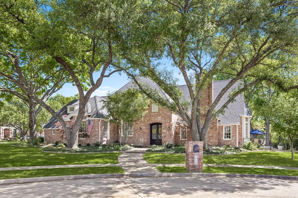 1912 MacGregor Drive
