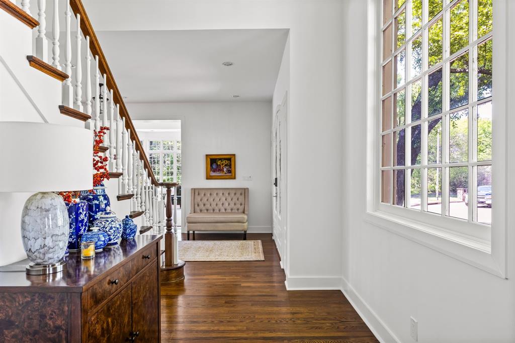 1912 MacGregor Drive