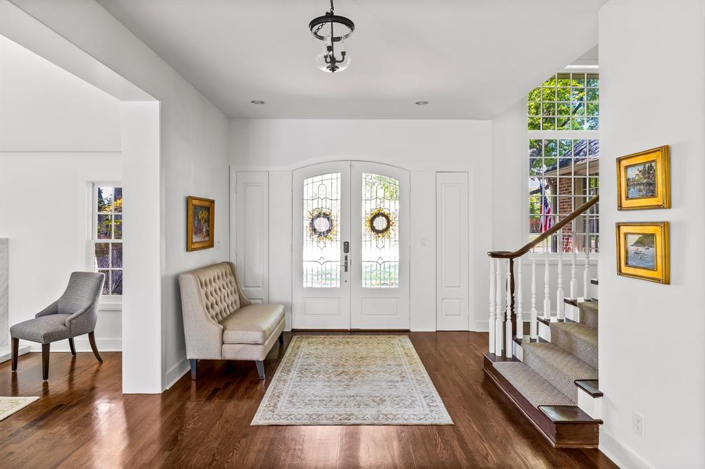 1912 MacGregor Drive