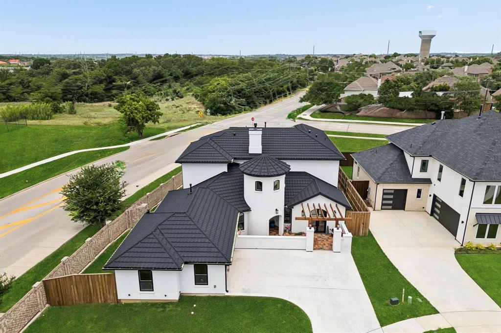 212 Utopia Court