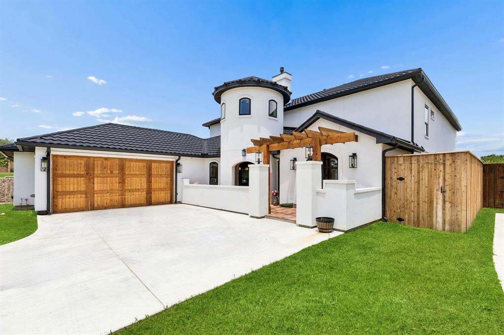 212 Utopia Court