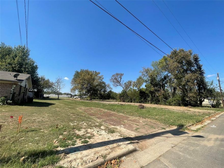 Welcome to a beautiful, oversized lot in the heart of Sulphur Springs that’s ready for your vision. This clean, flat piece of land offers the perfect blank canvas for your dream home. With plenty of space to spread out, you’ll have room for a spacious floor plan.
The lot has already been cleared and prepped, so you can start building right away. Enjoy the quiet surroundings and mature neighborhood feel while still being close to schools, shopping, and downtown conveniences.
Looking for more space or thinking of an investment project? The adjoining lot is also available — giving you even more possibilities for multi-family or an expanded homesite.
Whether you’re a builder, investor, or homeowner ready to bring your dream plans to life, this property delivers opportunity, location, and simplicity all in one.