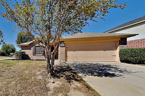 Photo of 12301 Angel Food Lane, Fort Worth, TX 76244 (MLS # 21408994)