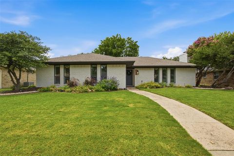 Photo of 2209 Glen Forest Lane, Plano, TX 75023 (MLS # 21310774)