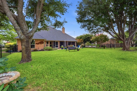 Tiny photo for 11816 River View Way, Fort Worth, TX 76008 (MLS # 21326775)