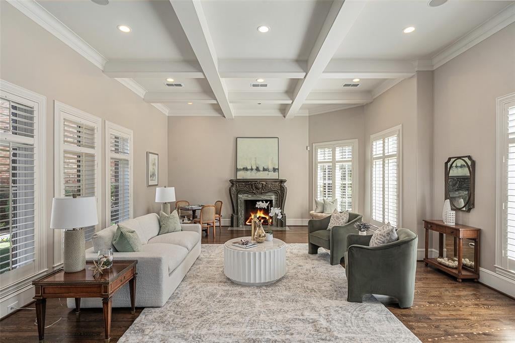 7404 Glen Albens Circle