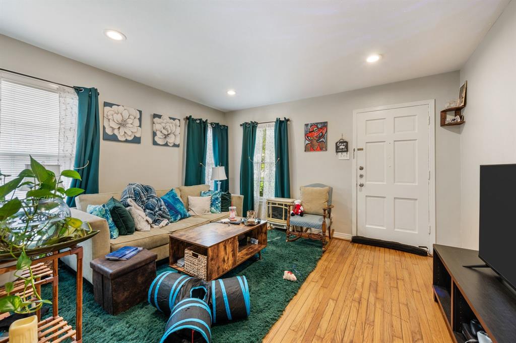 414 N Montreal Avenue