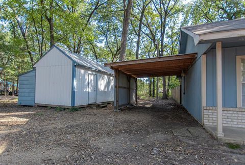 A home in Mabank