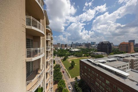 Photo of 3225 Turtle Creek Boulevard #1422, Dallas, TX 75219 (MLS # 21312964)