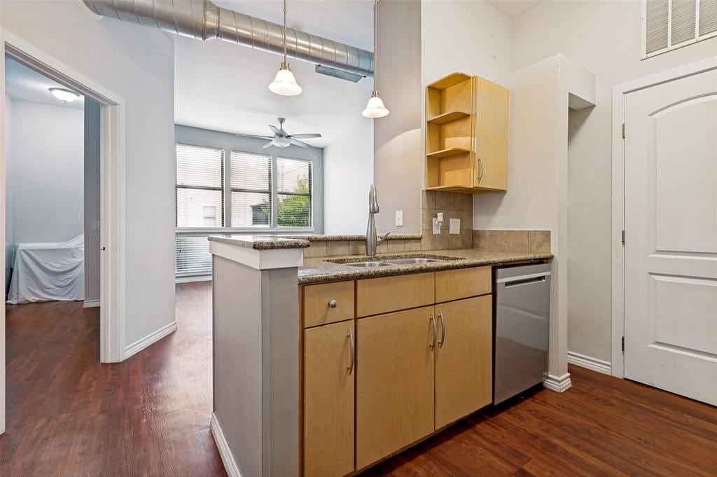 201 W Lancaster Avenue 212