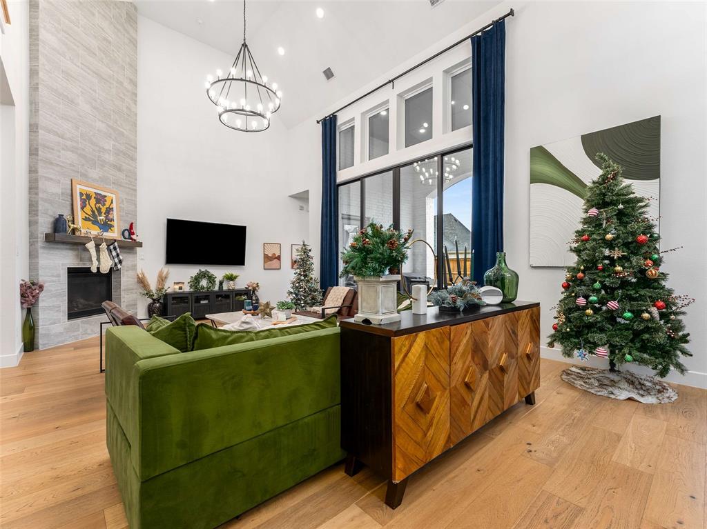 2224 Grey September Street