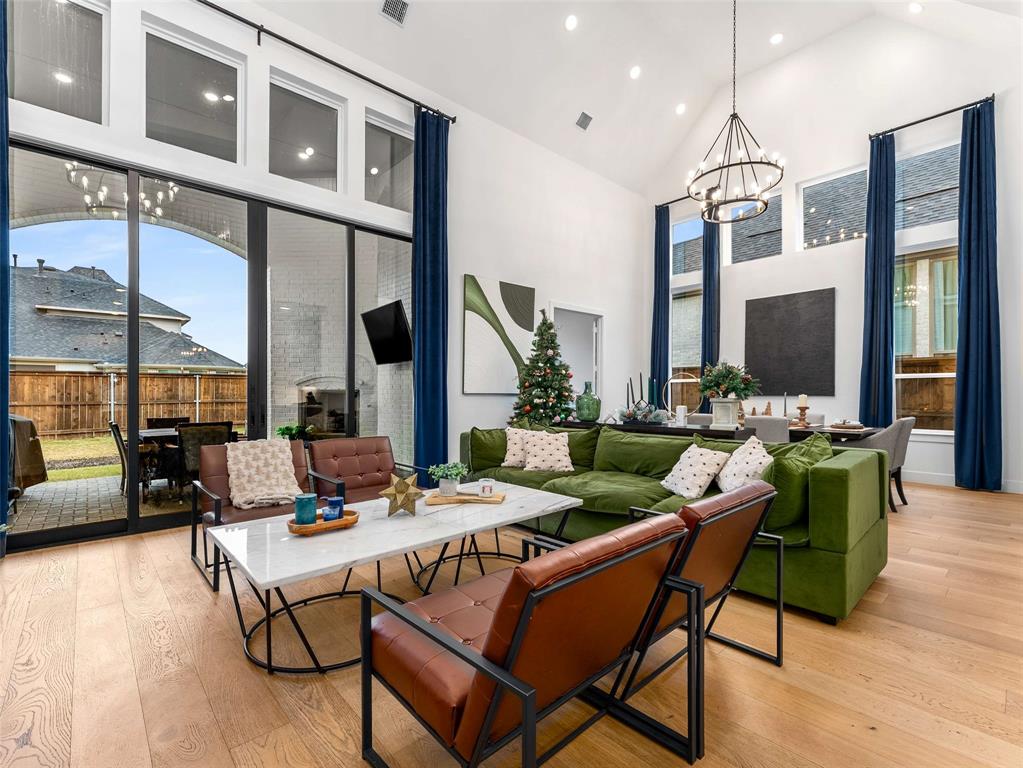 2224 Grey September Street