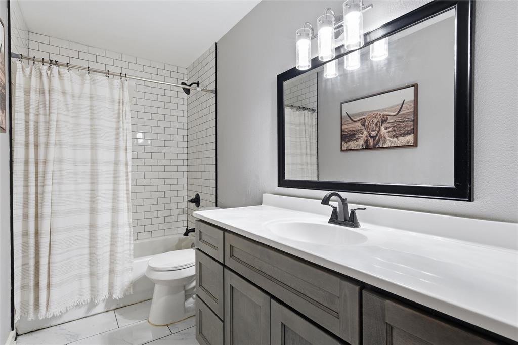 212 Queen Drive 208-212