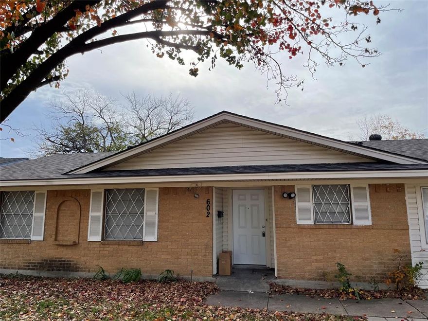 Charming home for rent! Great location... very close to 190 and walking 5 mins to elementary school. New roof, clean house, wonderful backyard with plenty of trees and roses. Nice new carpet flooring has spacious living room. Handicap friendly with wheelchair access. Must see!