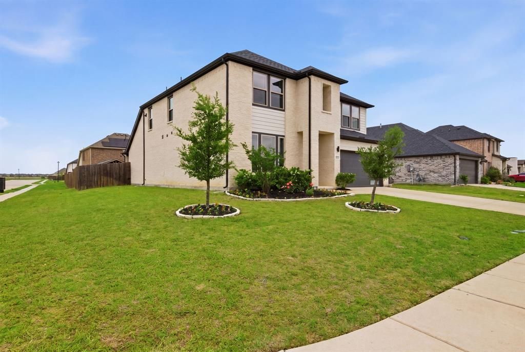 Photo of 418 Ardsley Lane Ln, Forney, TX 75126 (MLS # 21249580)