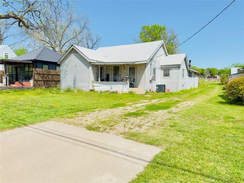 1406 N Main Street Weatherford TX 76086