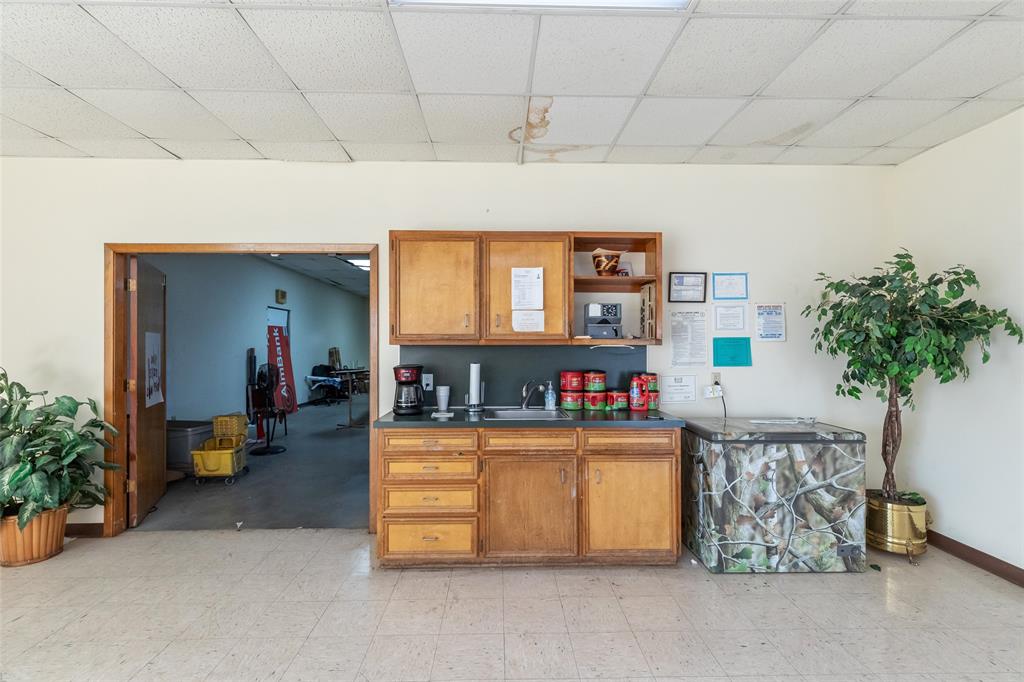 E HWY 80 - Commercial Sale
