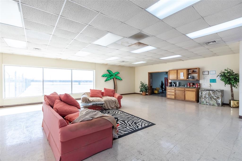 E HWY 80 - Commercial Sale