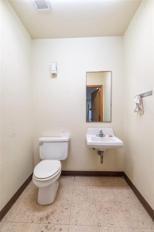 E HWY 80 - Commercial Sale