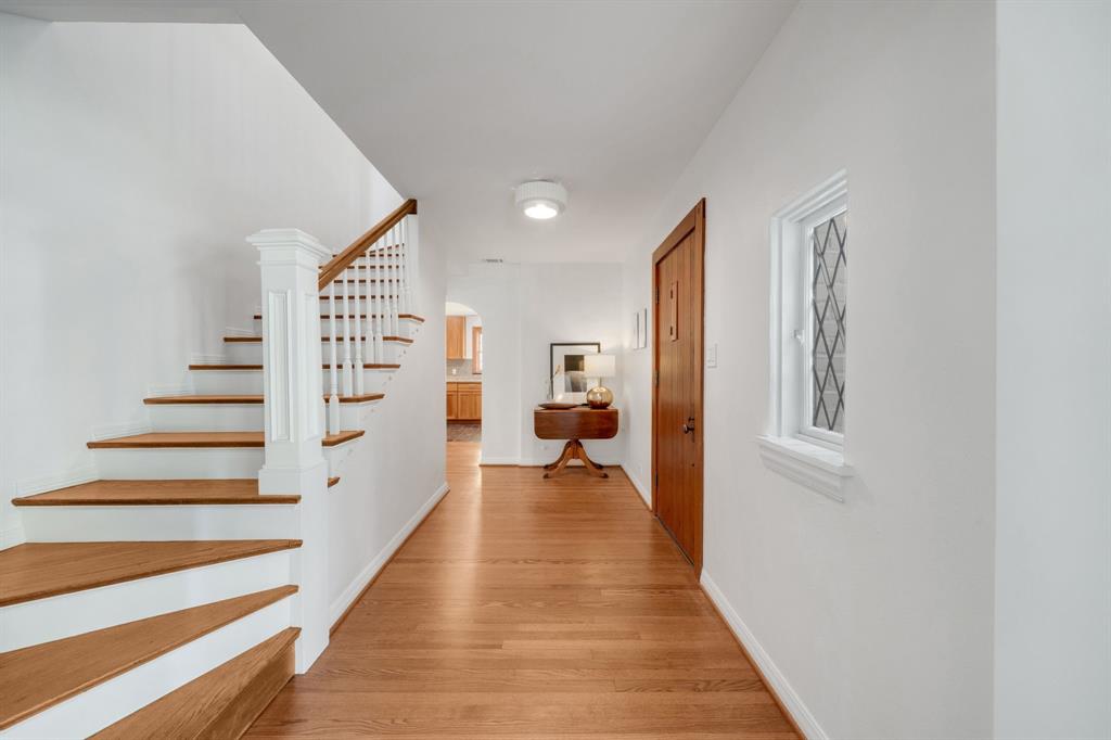 6826 Lakeshore Drive