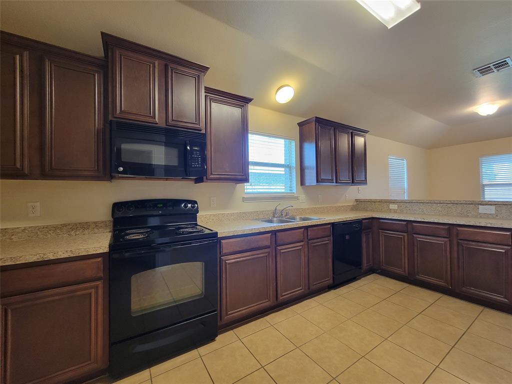 Highland Mdws Ph I - Residential Lease