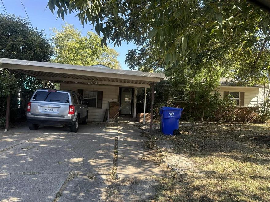 Calling all investors, come see this 7 bedrooms, 2 bathroom and 2 living room home, with over 2258 sqft. This home is located in the South Waco Area, just 2 minutes from the New Kendrick Elementary school.