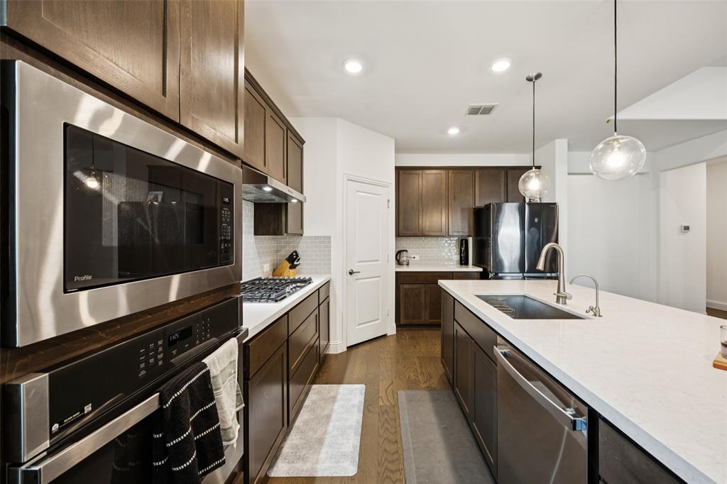 2004 Huntersridge Drive