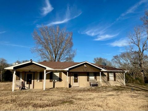 A home in Tennessee Colony