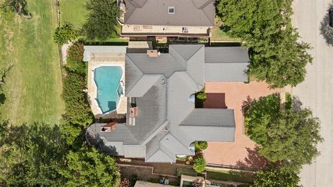 Photo of 1705 Cottonwood Valley Circle S, Irving, TX 75038 (MLS # 21050791) Photo of 1705 Cottonwood Valley Circle S, Irving, TX 75038 (MLS # 21050791)