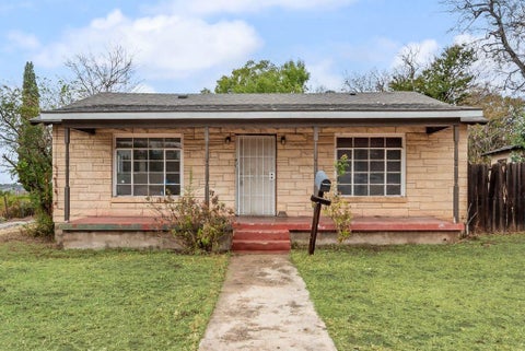 Photo of 2301 Annabelle LN, Fort Worth, TX 76119 (MLS # 21402685)