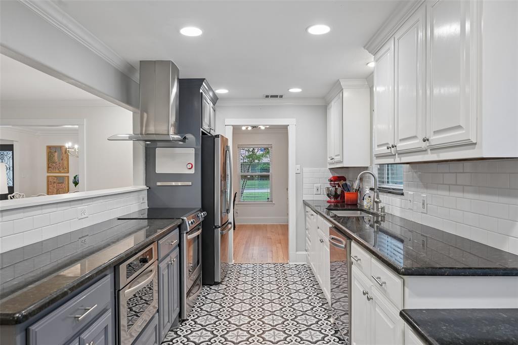 328 Oakcrest Drive