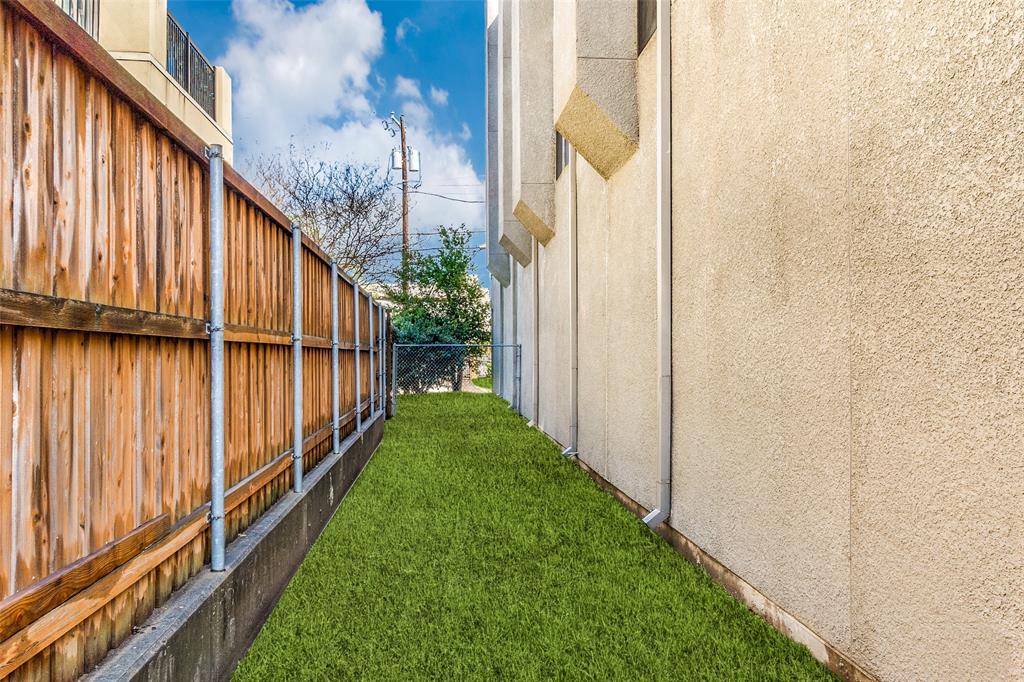 Throckmorton Condo 3907 - Residential