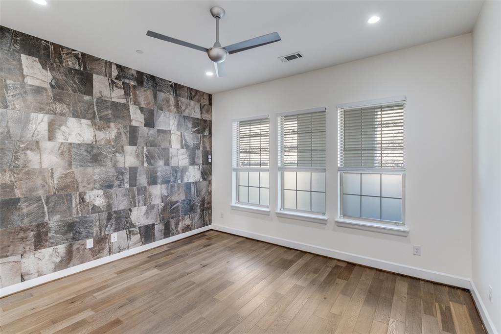 5015 Meridian Lane 1102